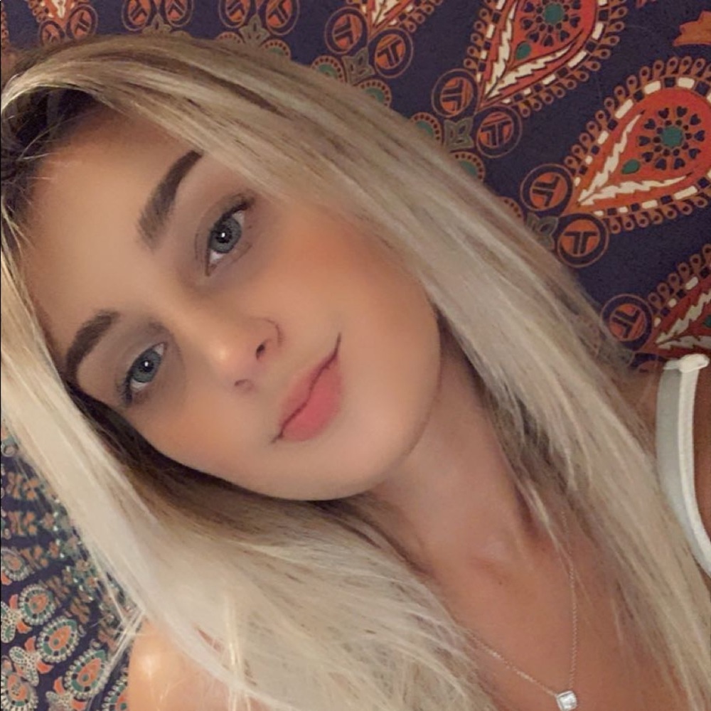 Meet your Posher, Ashley